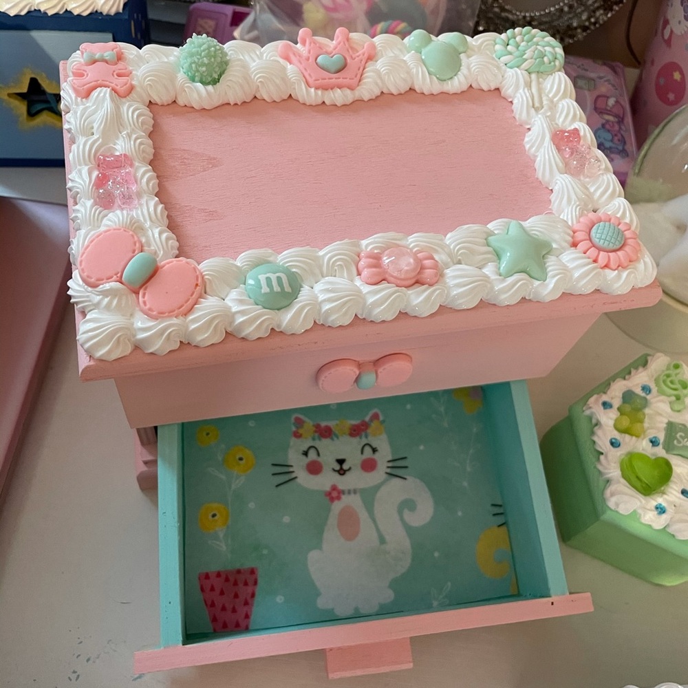 Deco whip kawaii jewelry box custom